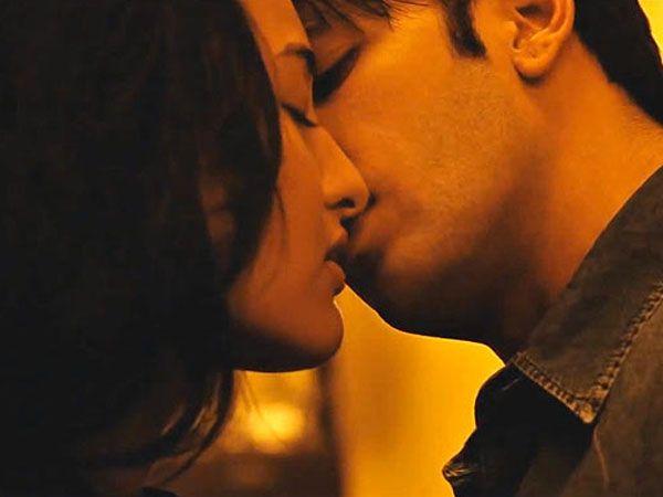 Hot Bollywood Love Kissing Scenes Photos