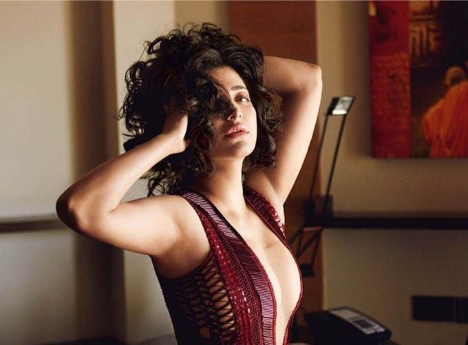 HOT Cleavage Show of Shruti haasan