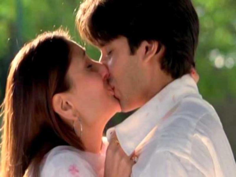 Hottest Kissing Scenes Of Bollywood