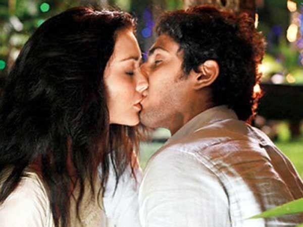 Hottest Kissing Scenes Of Bollywood