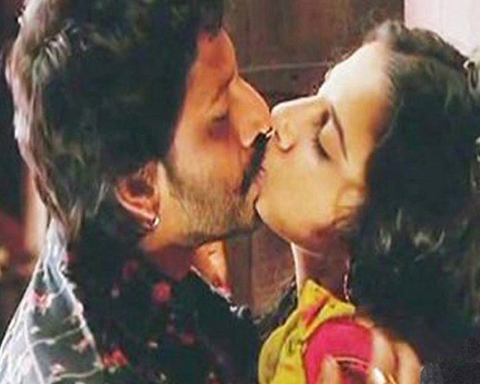 Hottest Kissing Scenes Of Bollywood