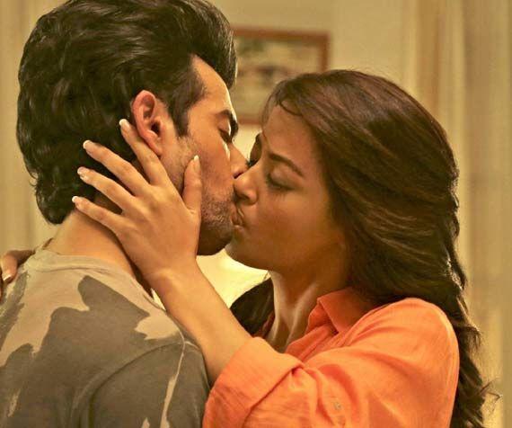 Hottest Kissing Scenes Of Bollywood