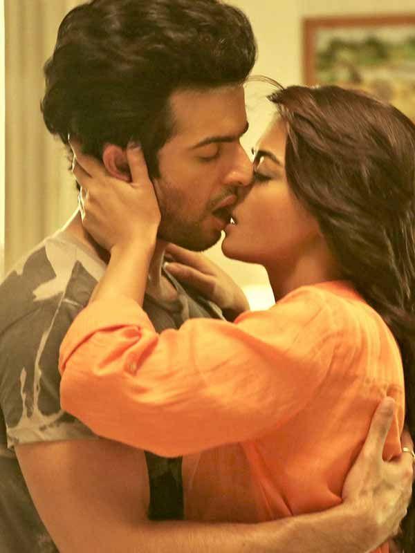 Hottest Kissing Scenes Of Bollywood