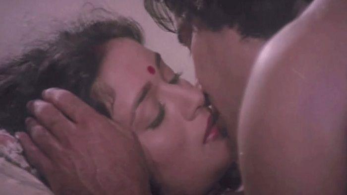 Hottest Kissing Scenes Of Bollywood