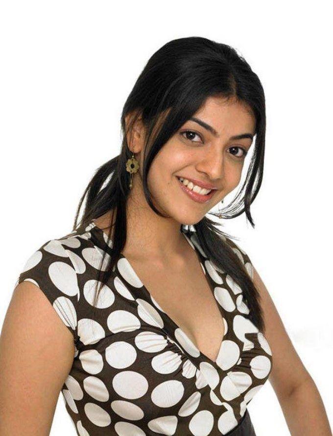 Indian Actress Hot Cleavage Pictures