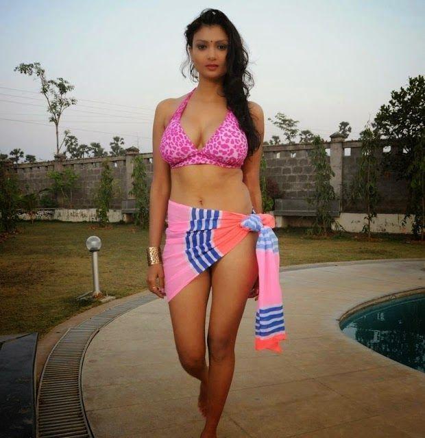 Ishita Vyas Sizzling Images