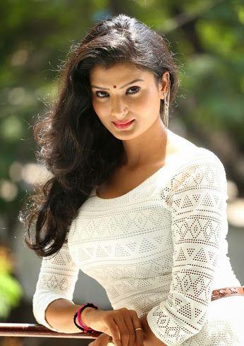 Ishita Vyas Sizzling Images