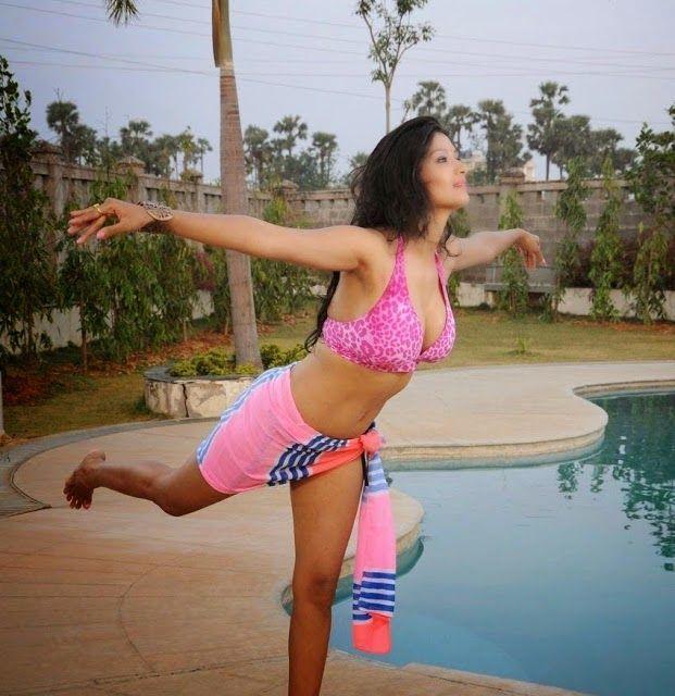 Ishita Vyas Sizzling Images