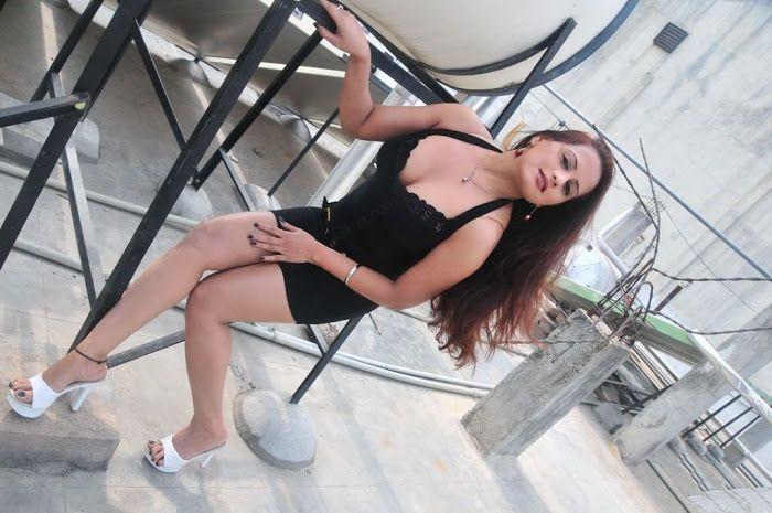 Item Girl Tanisha Hot Pics