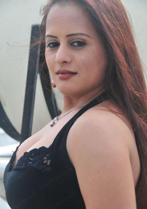 Item Girl Tanisha Hot Pics