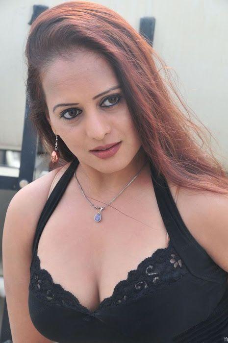 Item Girl Tanisha Hot Pics