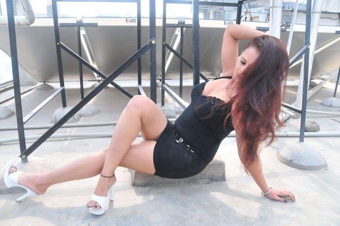 Item Girl Tanisha Hot Pics
