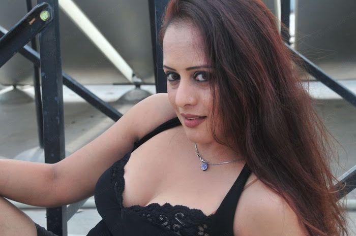 Item Girl Tanisha Hot Pics