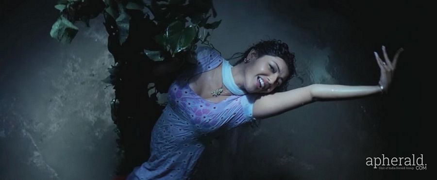 Kajal Agarwal New Hot Navel Images