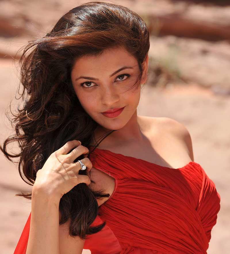 Kajal Agarwal Sexy Navel Pics