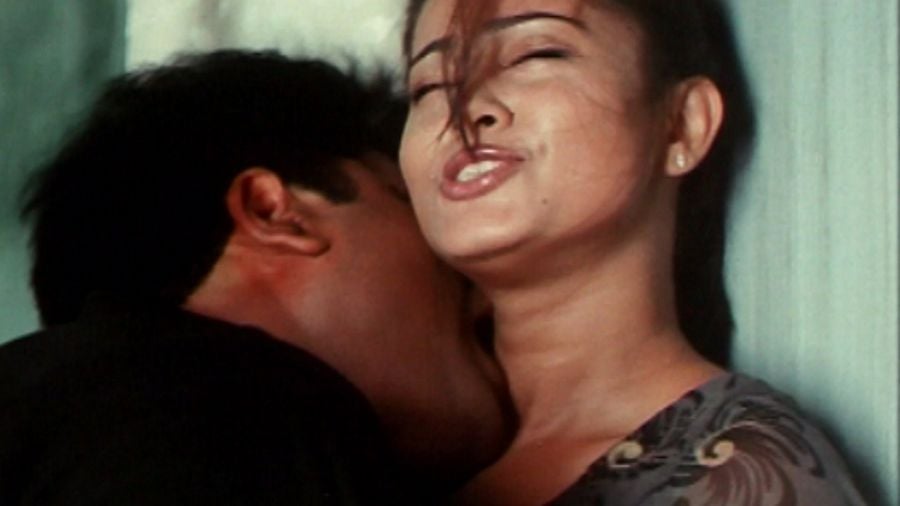 Tamil Hot Kiss Actress Pics