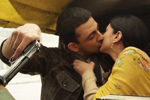 Tamil Hot Kiss Actress Pics