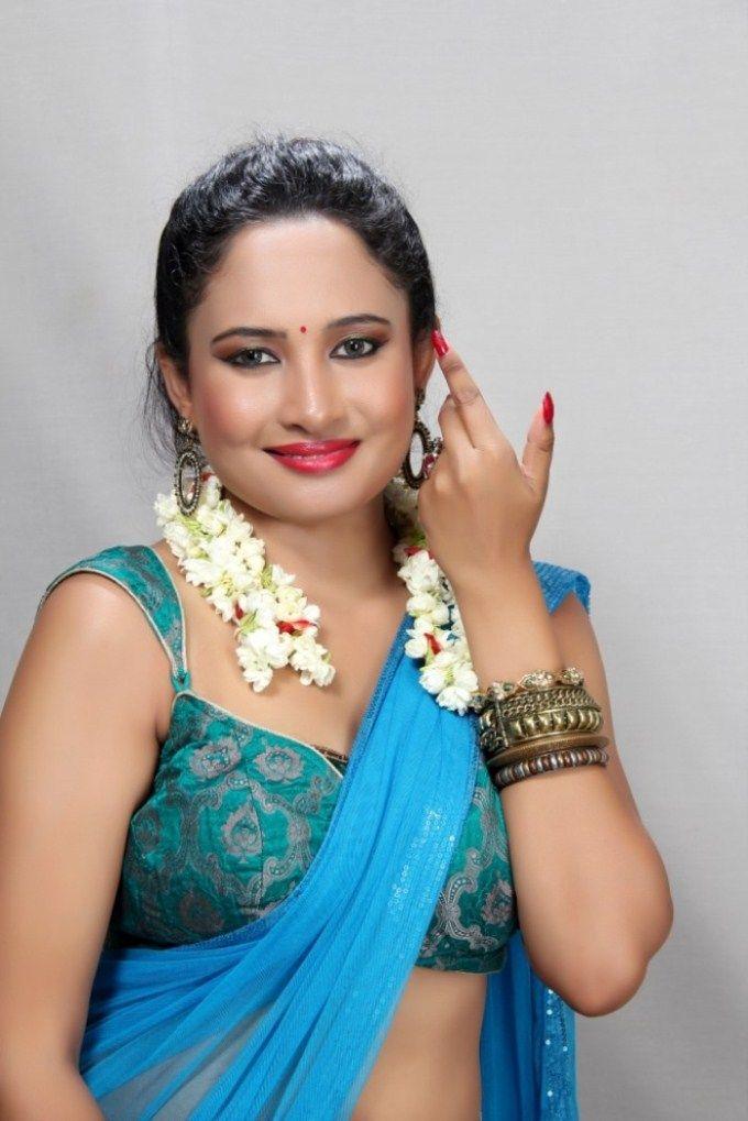 Latest Pearl D'souza Hot Cleavage & Navel Show Photoshoot Stills