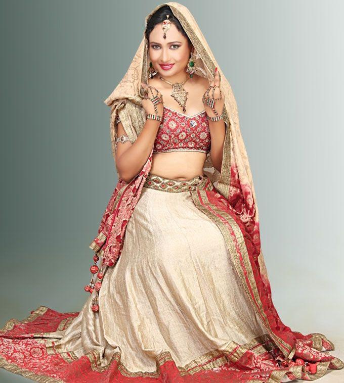 Latest Pearl D'souza Hot Cleavage & Navel Show Photoshoot Stills