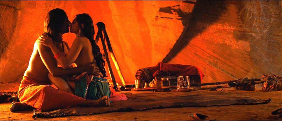 LEAKED! Radhika Apte's Hot scene from Parched is going viral