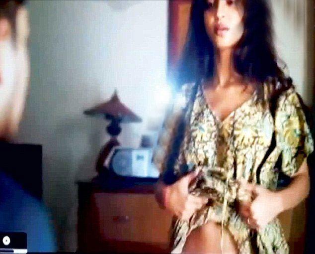Leaked Surprising Hot Bollywood Celebs Photos