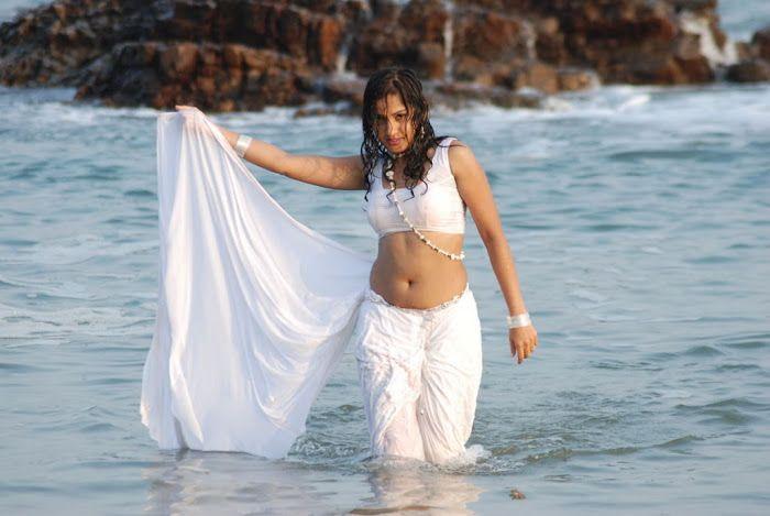 Madhavi Latha Sexy Photos