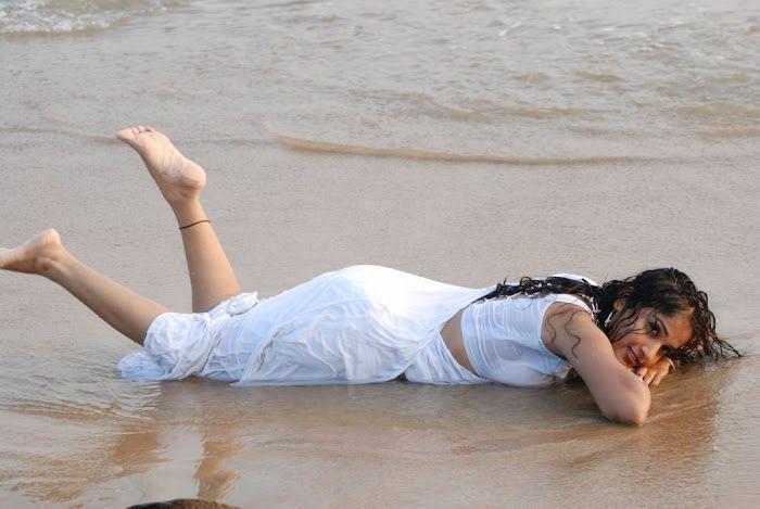 Madhavi Latha Sexy Photos