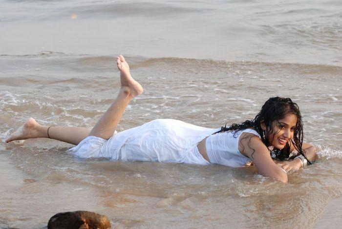 Madhavi Latha Sexy Photos