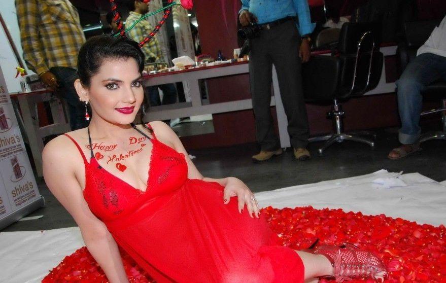 Madhavi Sharma Hot Photos