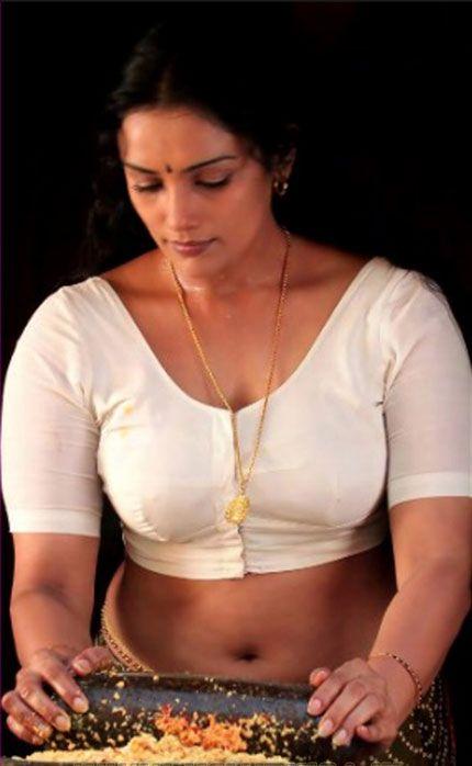Malayalam Actress Swetha Menon Hot Pics