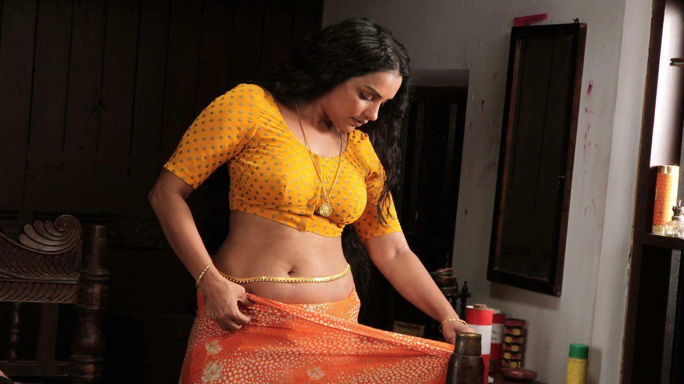 Malayalam Actress Swetha Menon Hot Pics