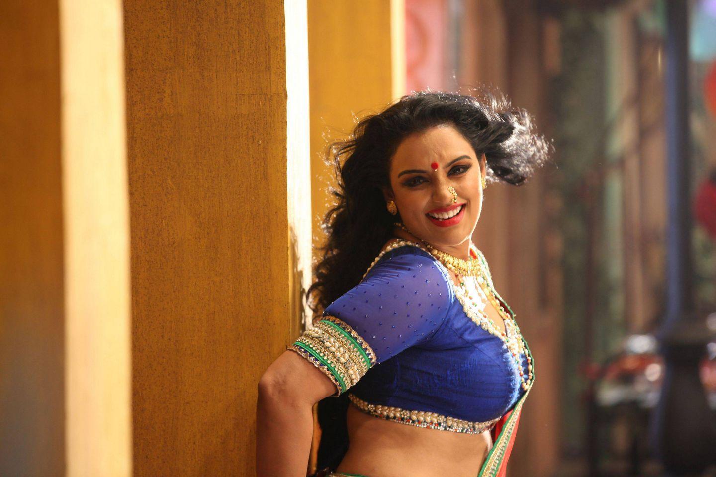 Malayalam Actress Swetha Menon Hot Pics