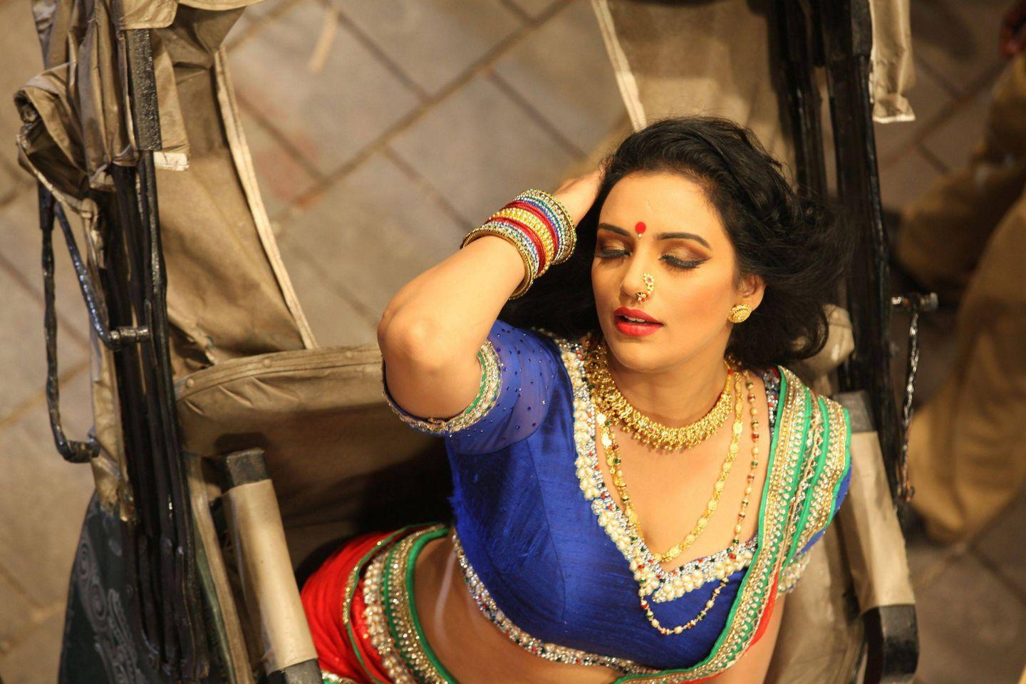 Malayalam Actress Swetha Menon Hot Pics