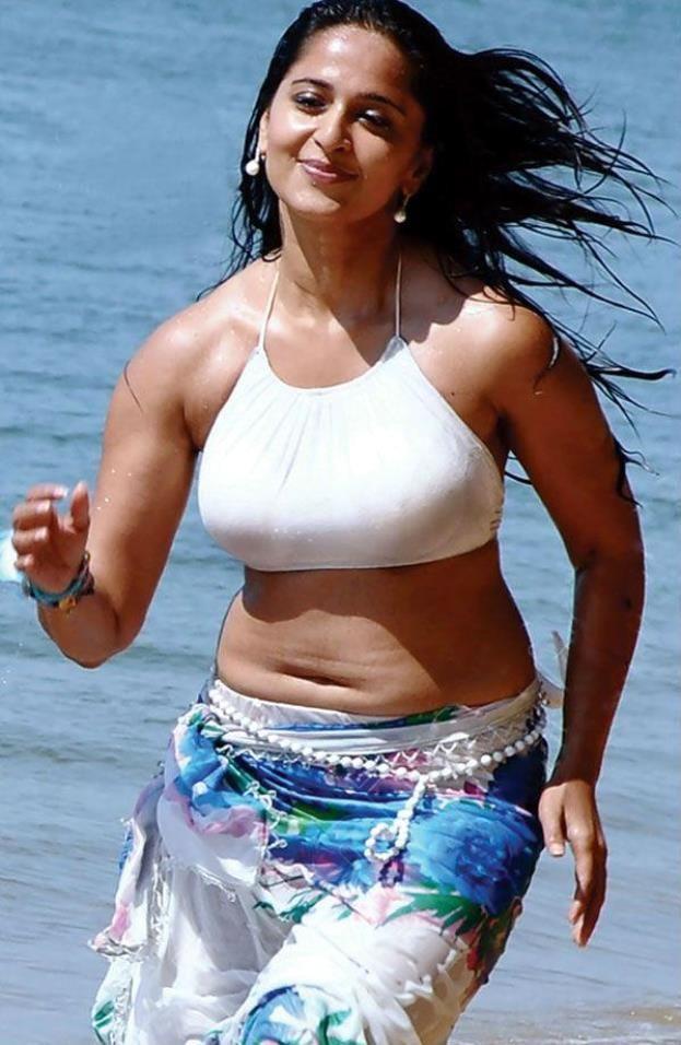 Mallu Actress Sexy Glamour Photos