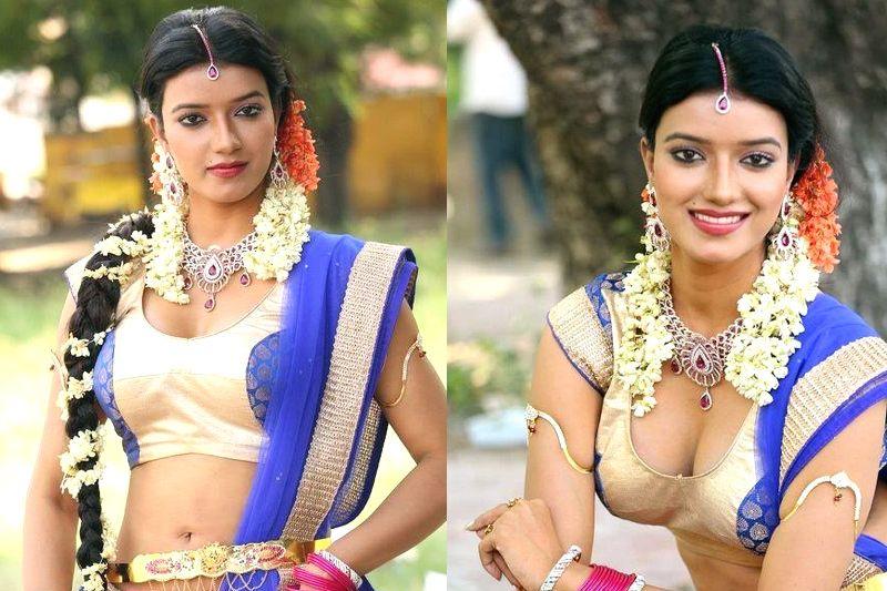 Manisha Singh Sexy Photos