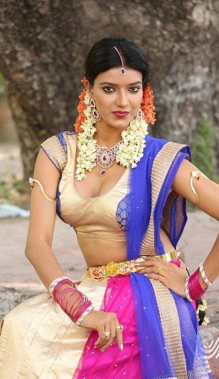 Manisha Singh Sexy Photos