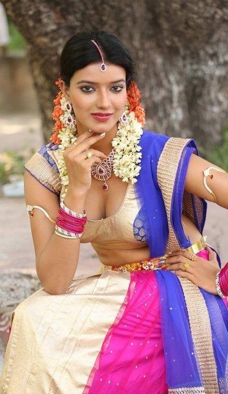 Manisha Singh Sexy Photos