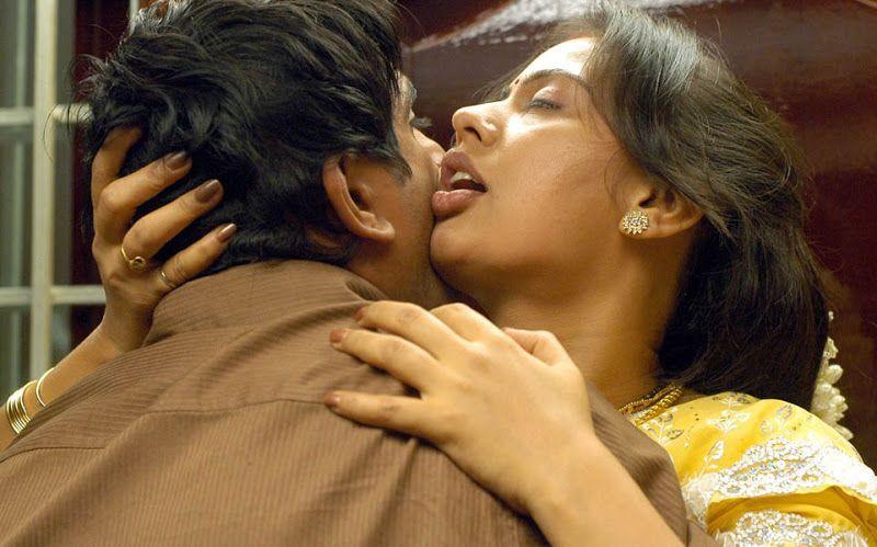 Mayanginen Thayanginen Movie Hot Stills