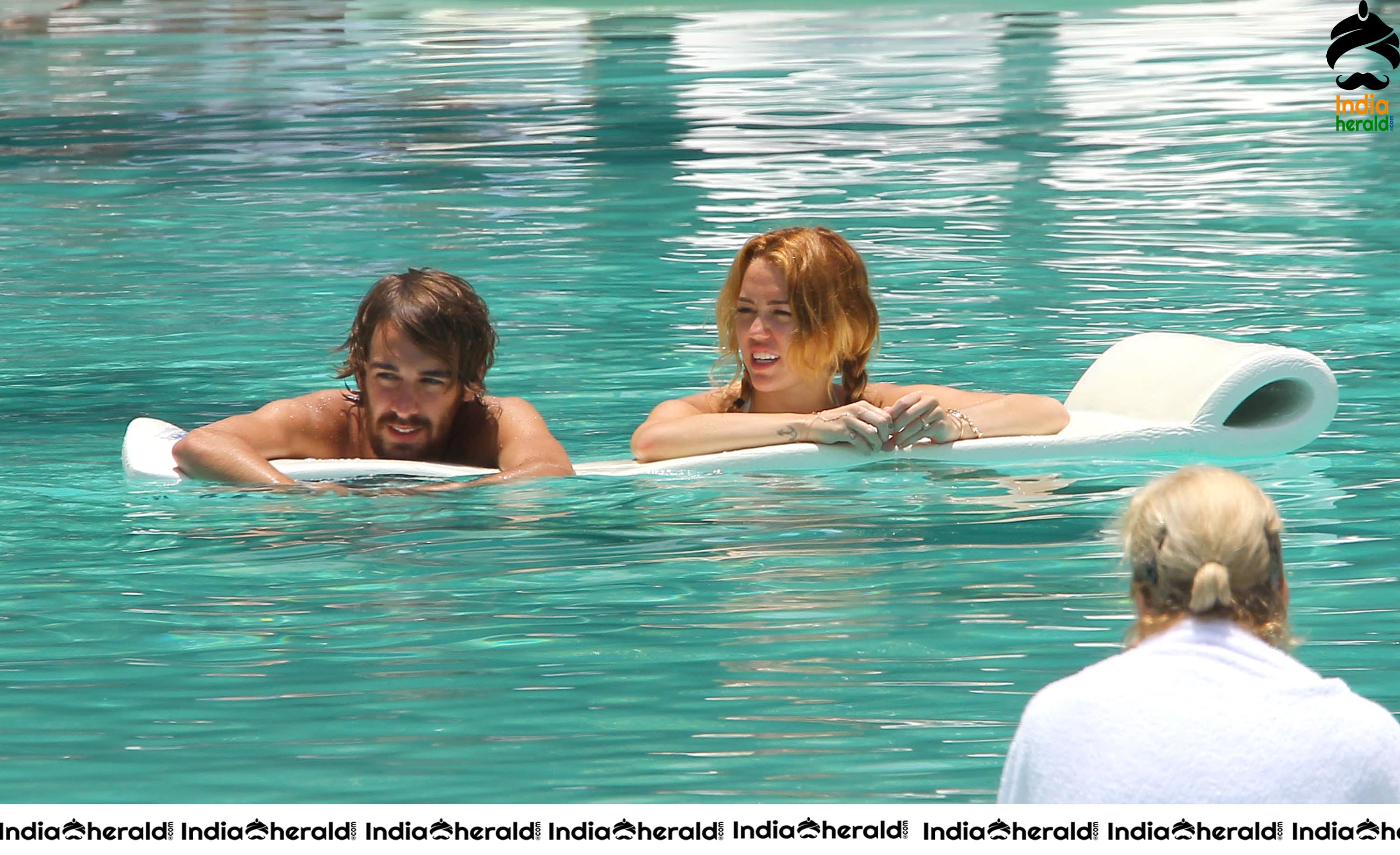 miley-cyrus-caught-in-bikini-while-chilling-by-pool-set-2