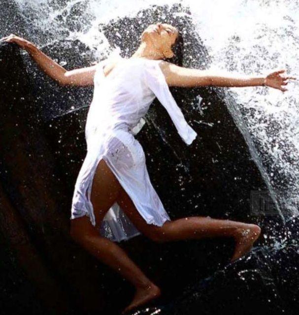 Minisha Lamba Hot Pics