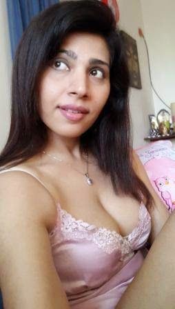 Model Anjanaa Bhattacharya Bedroom Selfies Pics