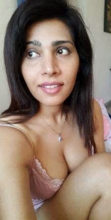 Model Anjanaa Bhattacharya Bedroom Selfies Pics