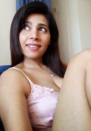 Model Anjanaa Bhattacharya Bedroom Selfies Pics