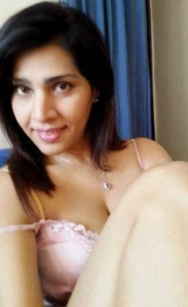 Model Anjanaa Bhattacharya Bedroom Selfies Pics
