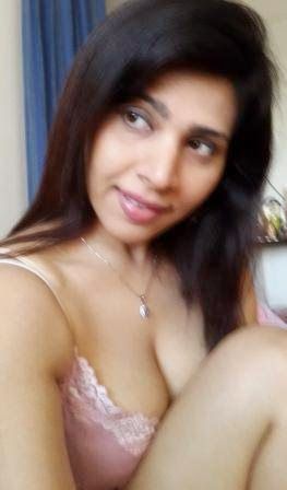 Model Anjanaa Bhattacharya Bedroom Selfies Pics