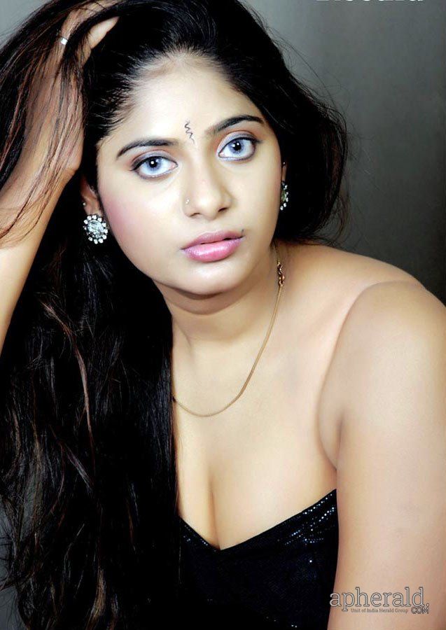 Model Samgamaesvari Hot Gallery