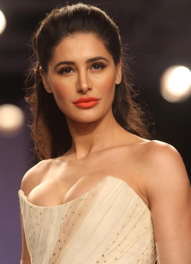 Nargis Fakhri Hot & Spicy Navel In Bikini Photos Galleries