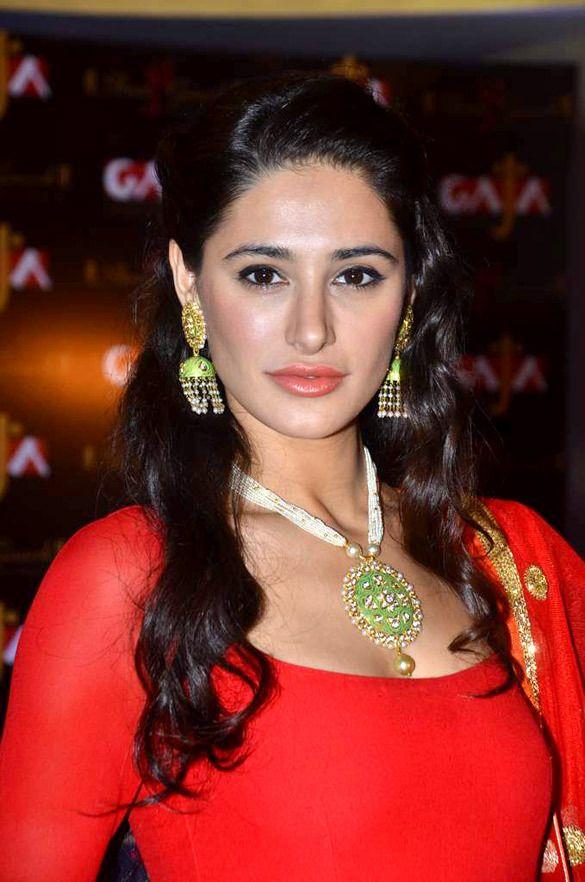 Nargis Fakhri Hot & Spicy Navel In Bikini Photos Galleries