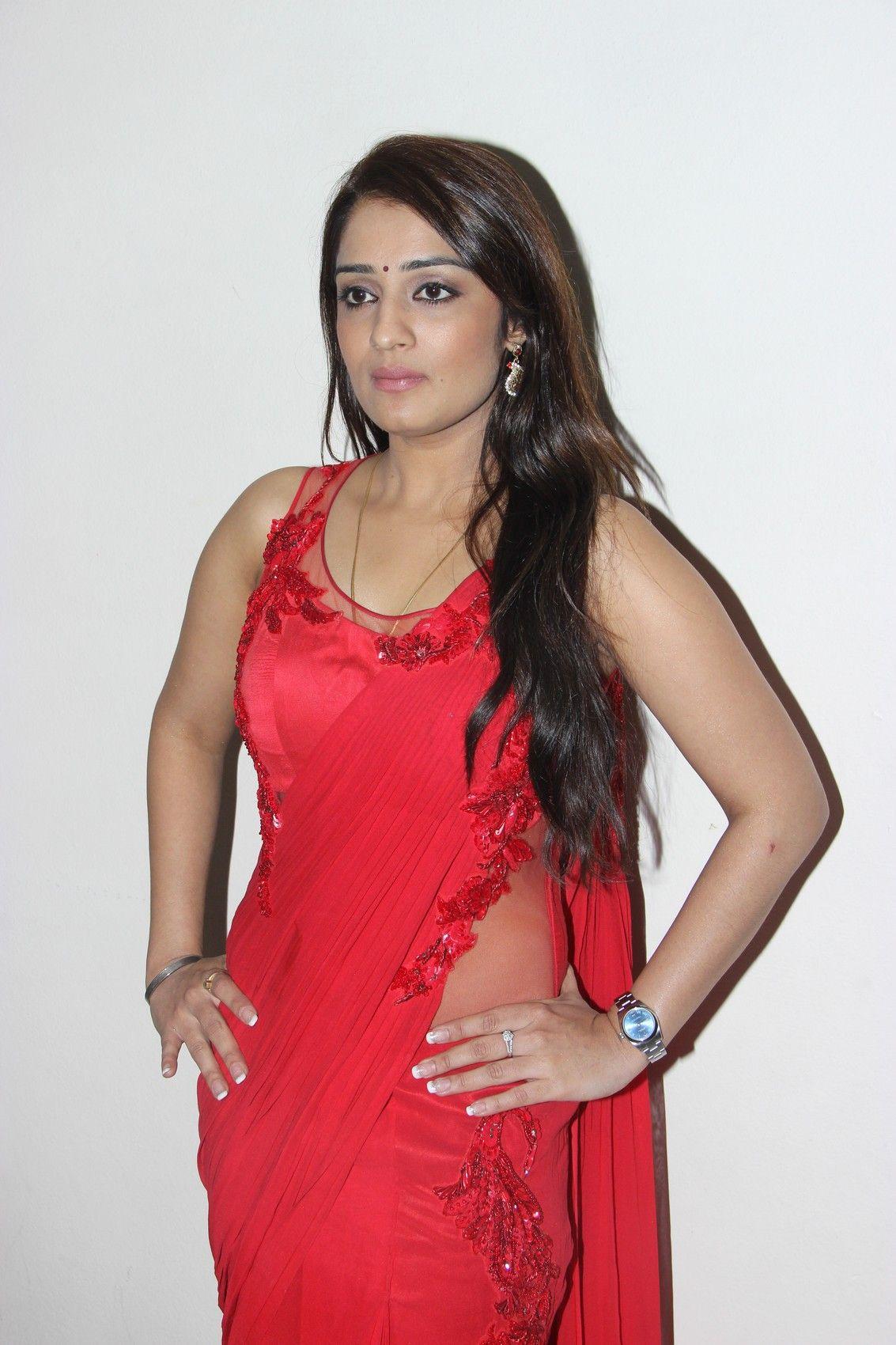 Nikitha Sexy Hot Saree Pics