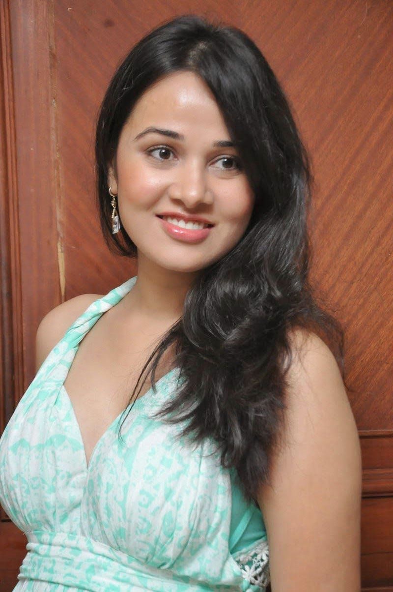 Nisha Kothari Hot Images